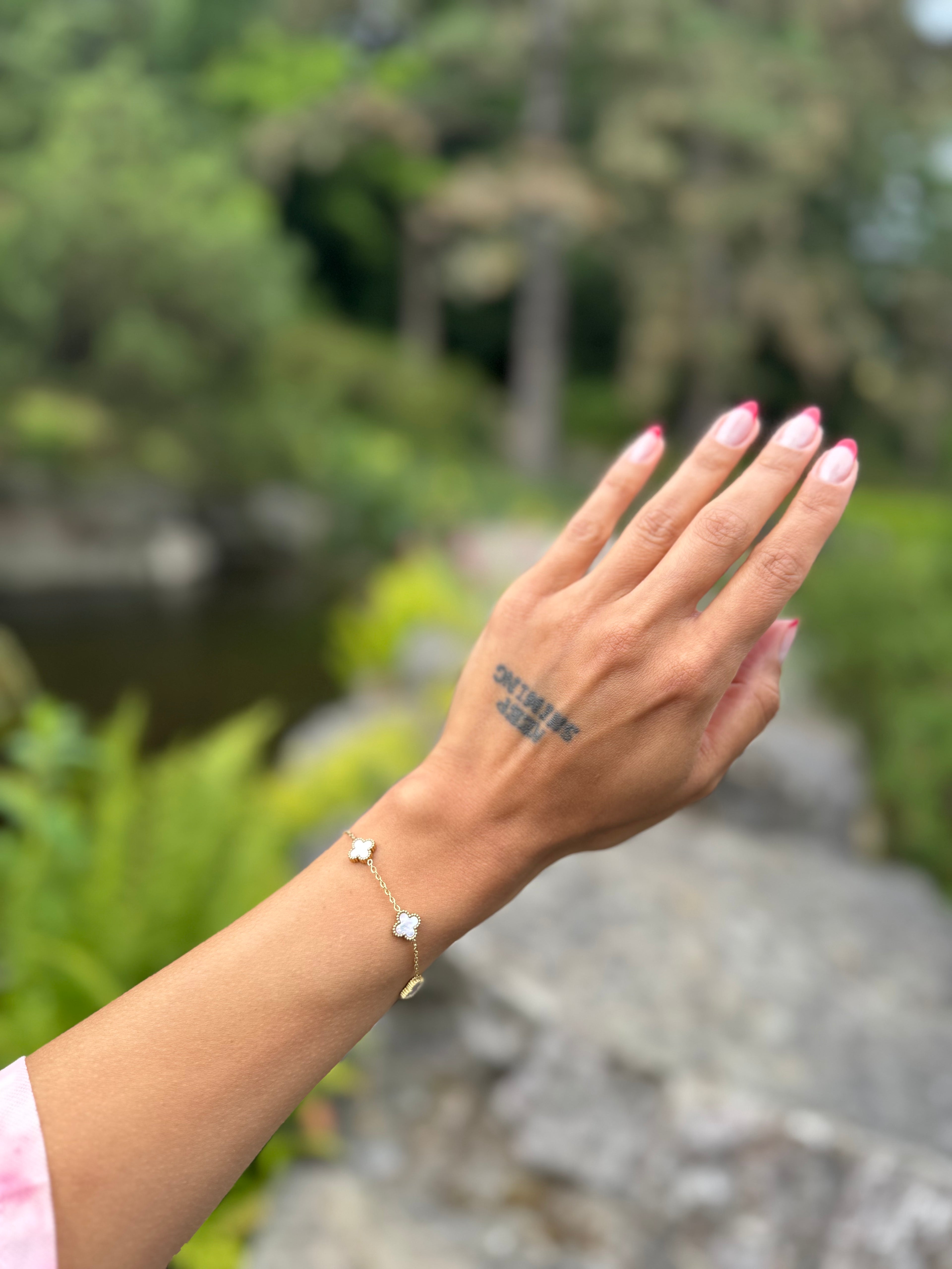 Kleeblatt Armband mit filigranen Details