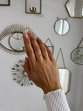 Schmaler Goldring mit bunten Steinen