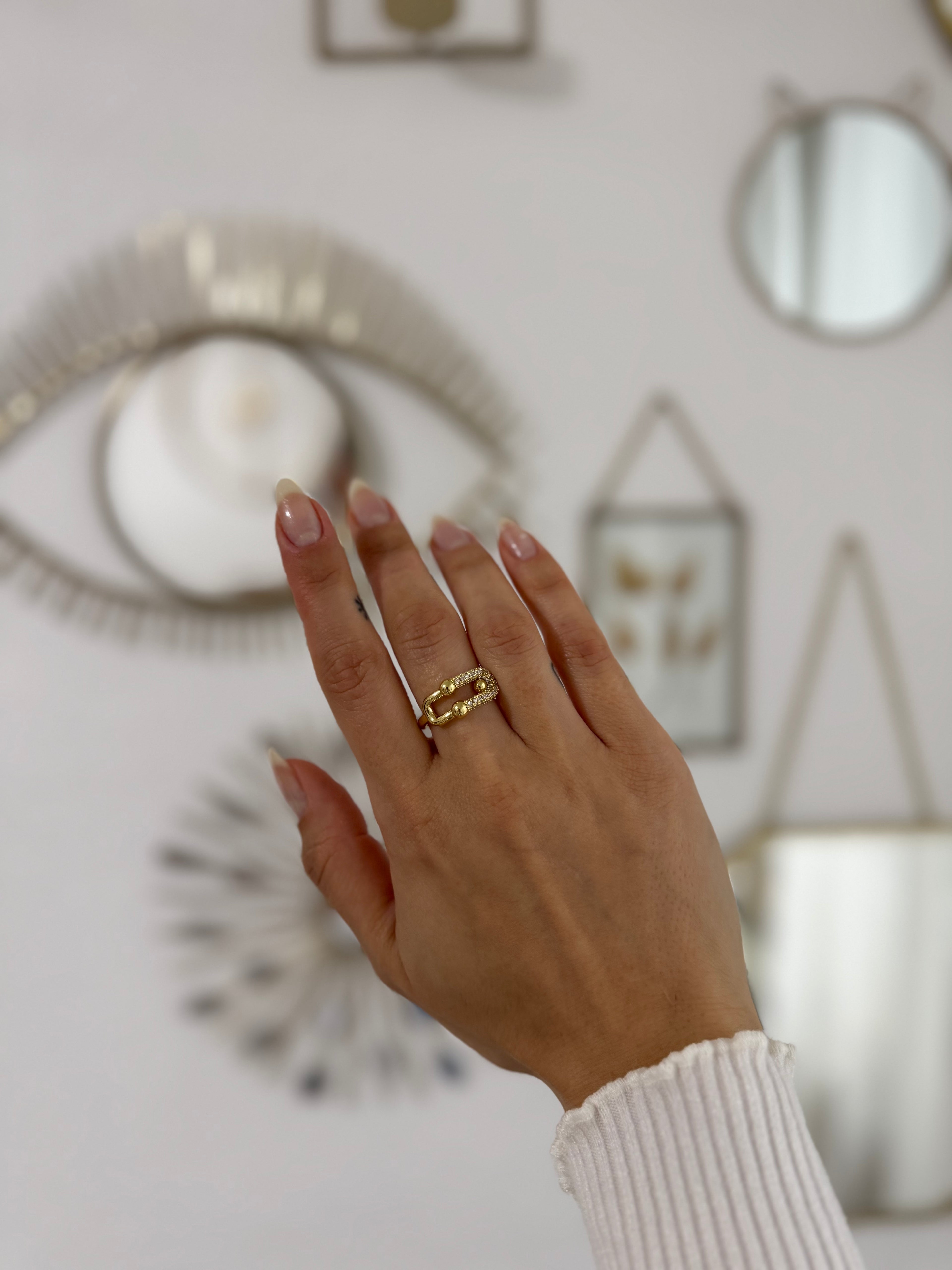 Kugelring mit funkelnden Details