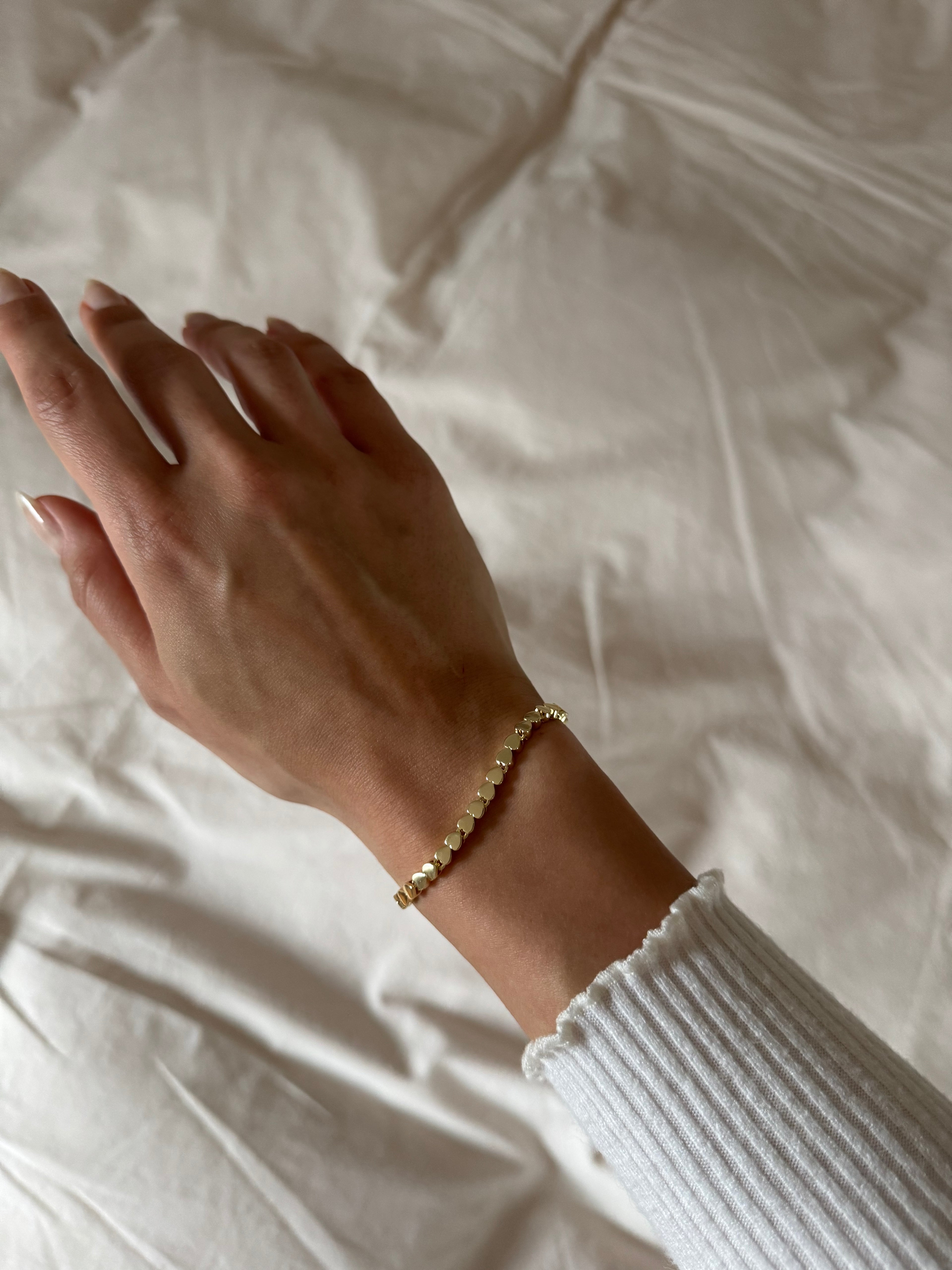 Goldfarbenes Herzarmband