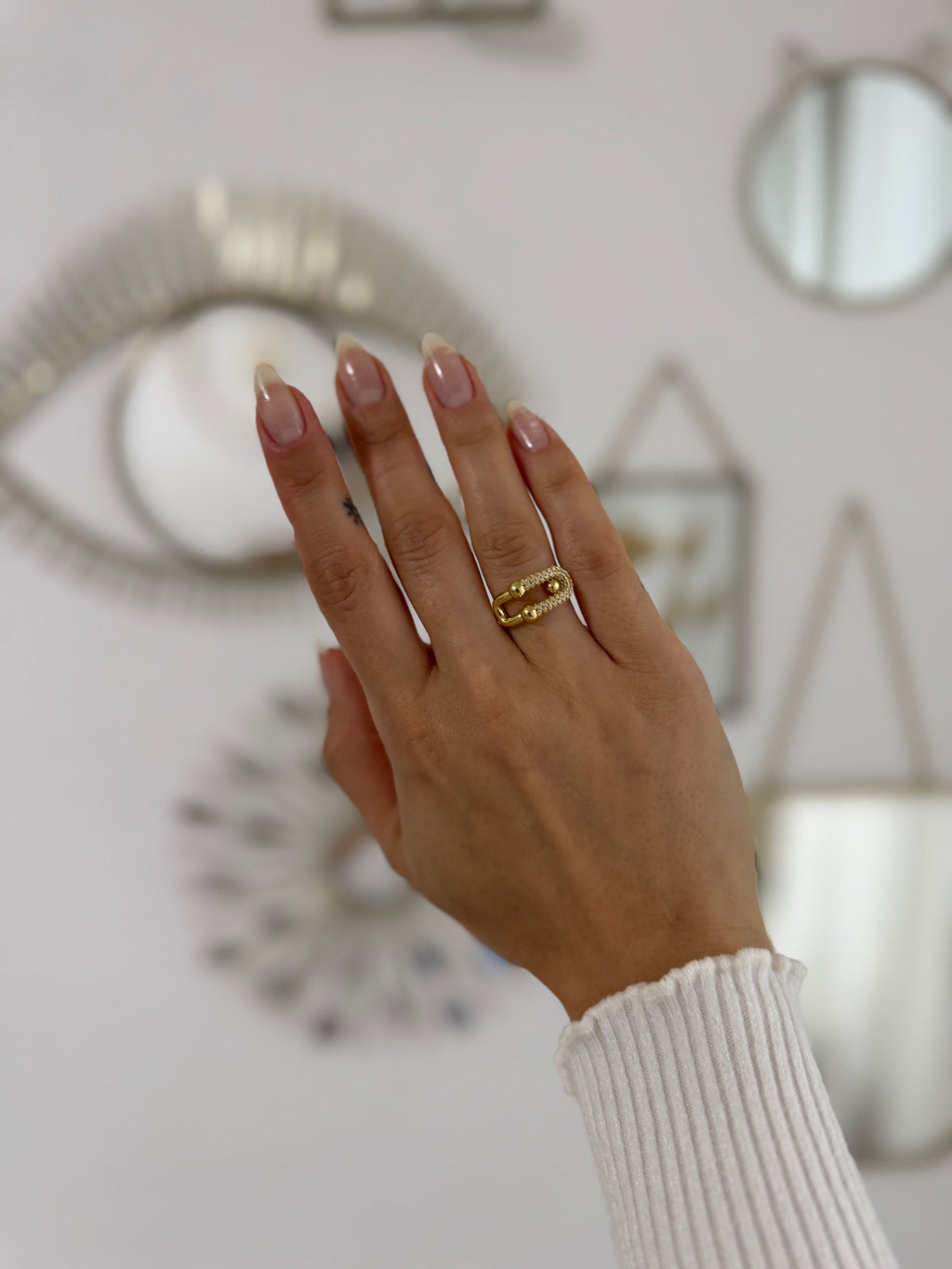 Kugelring mit funkelnden Details