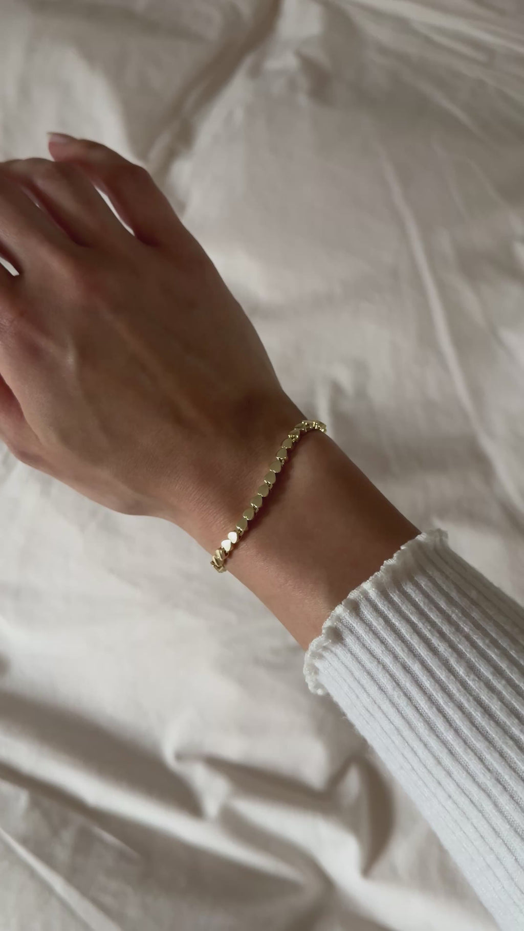 Goldfarbenes Herzarmband