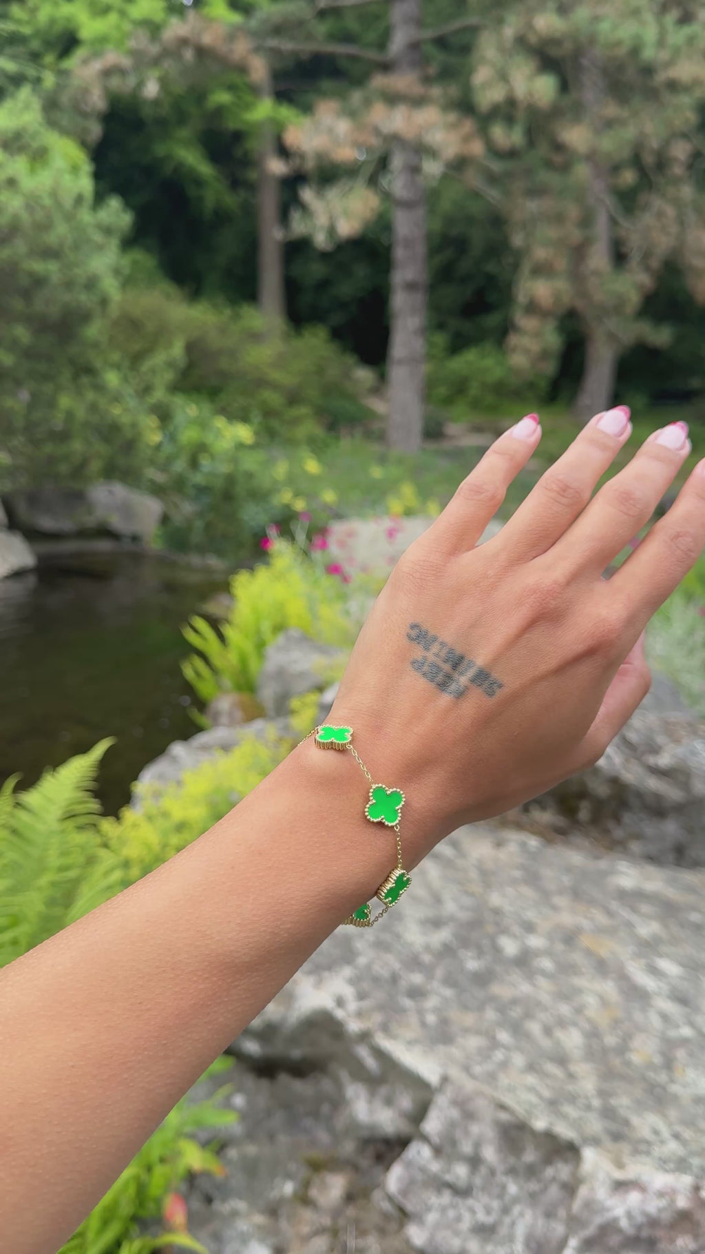 Großes Kleeblattarmband mit filigranen Details