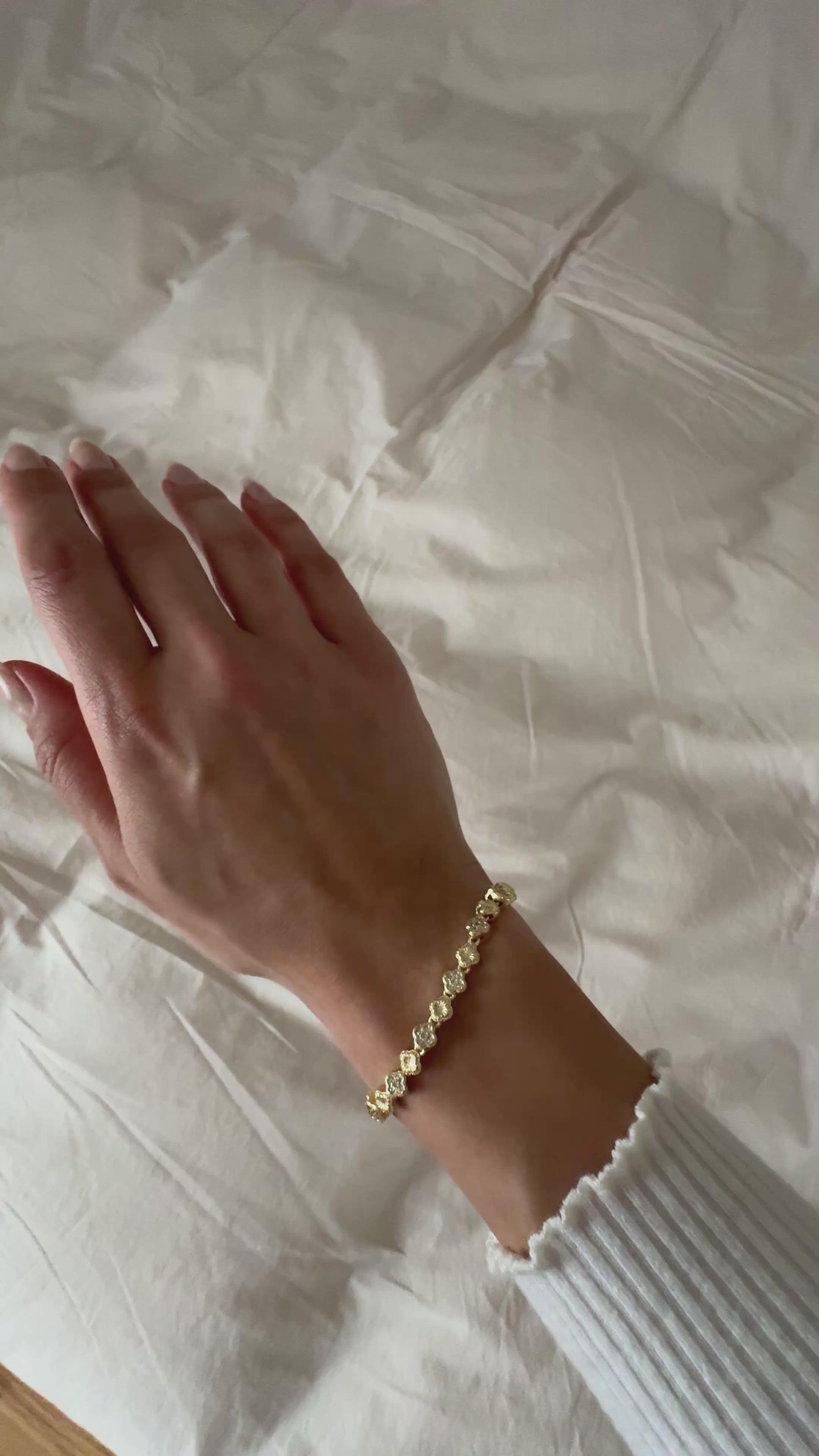 Golden Clover Armband