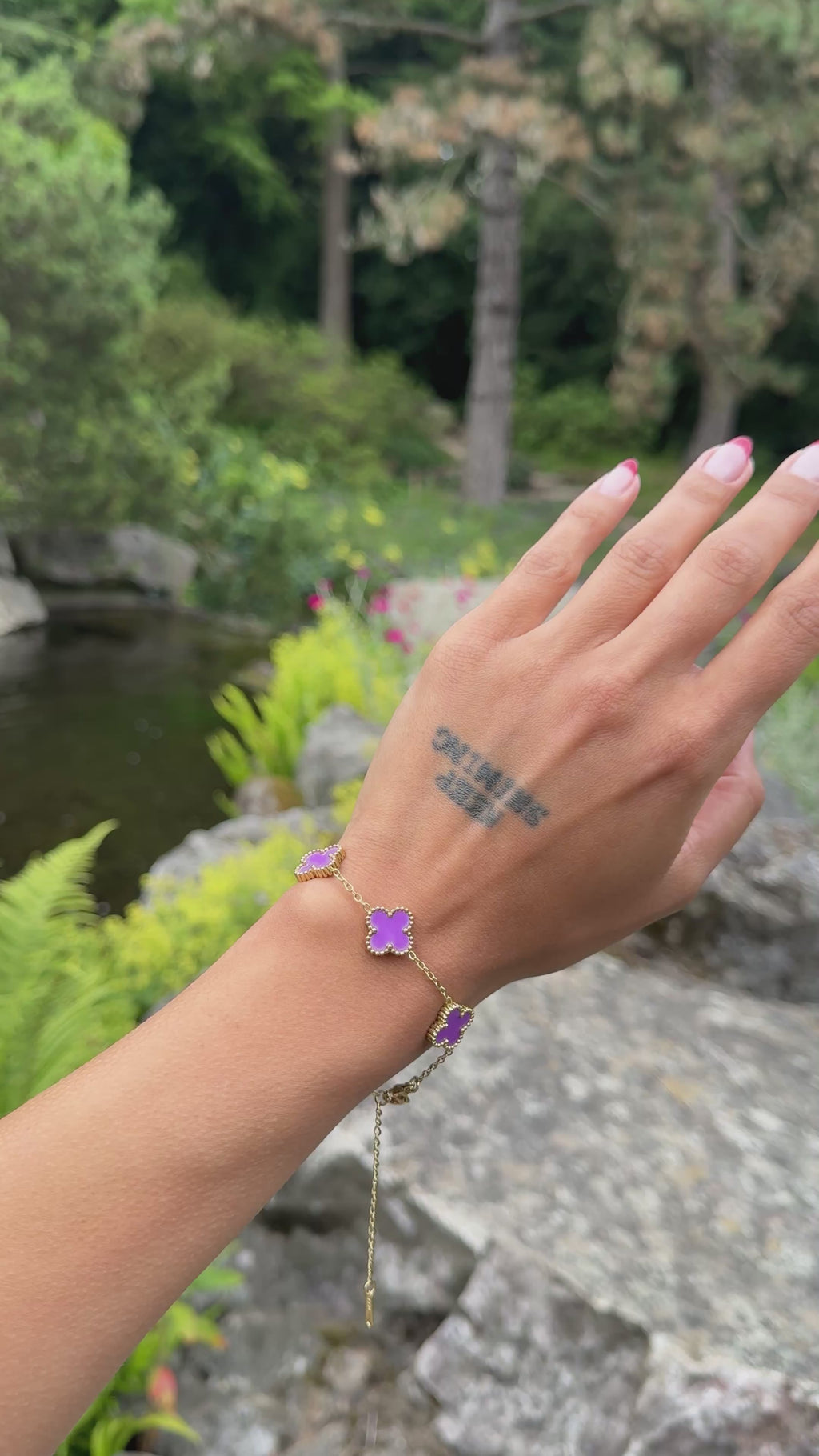 Großes Kleeblattarmband mit filigranen Details