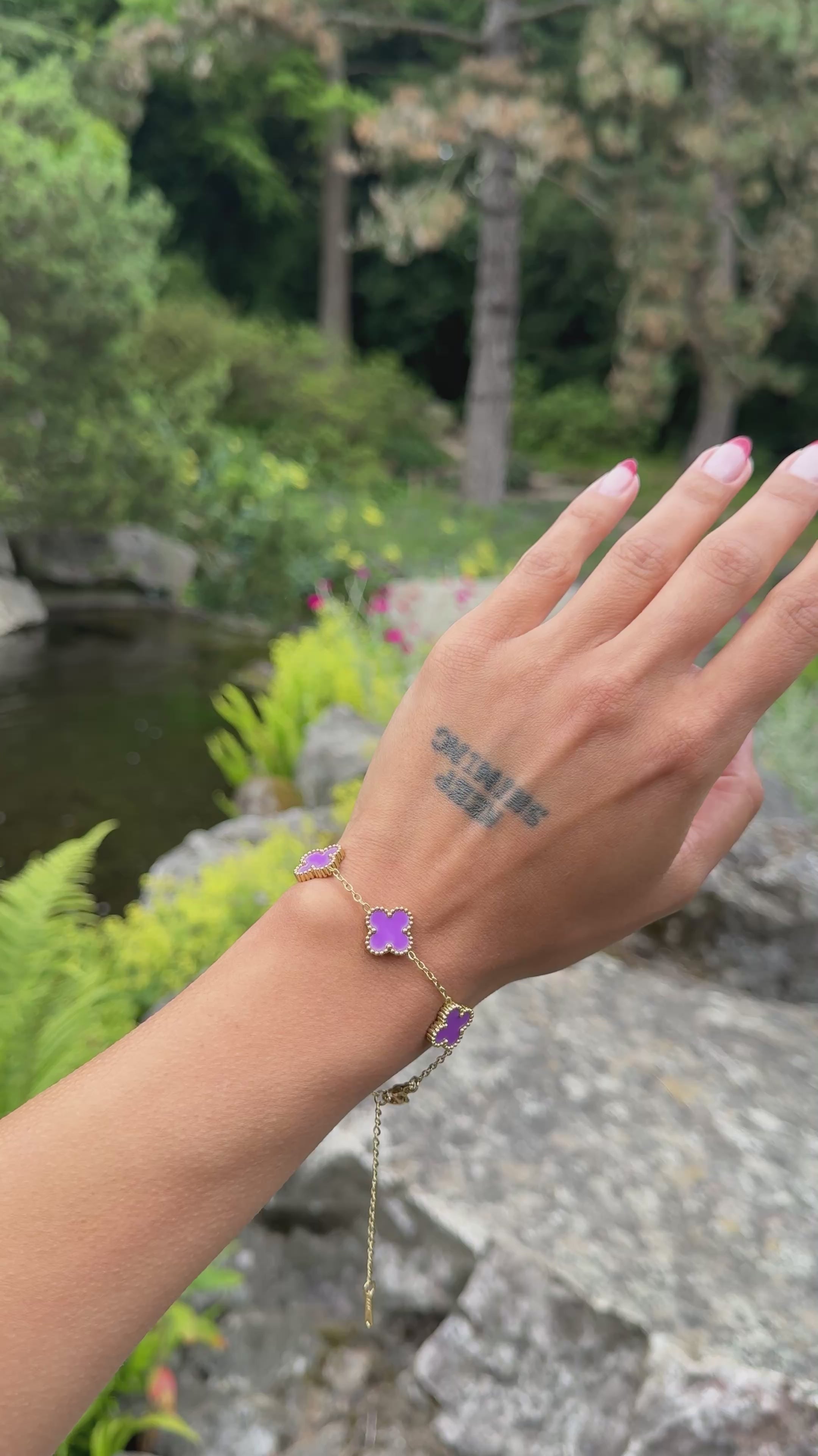 Großes Kleeblattarmband mit filigranen Details